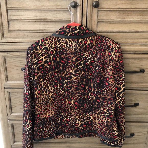 Animal print blazer . - Picture 2 of 2